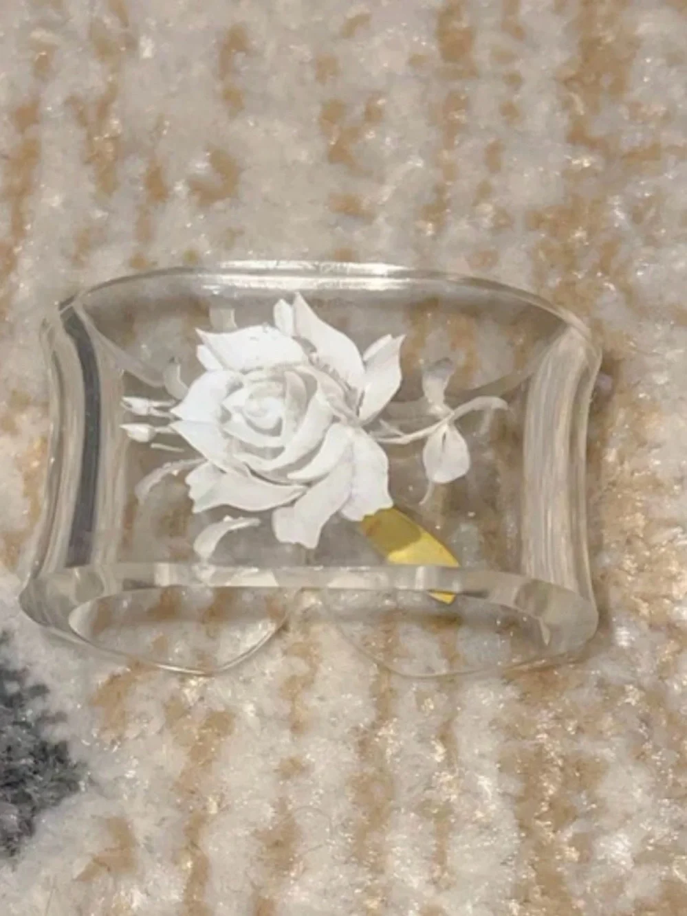 Vintage 4 engraved rose napkin holders. Good condition.